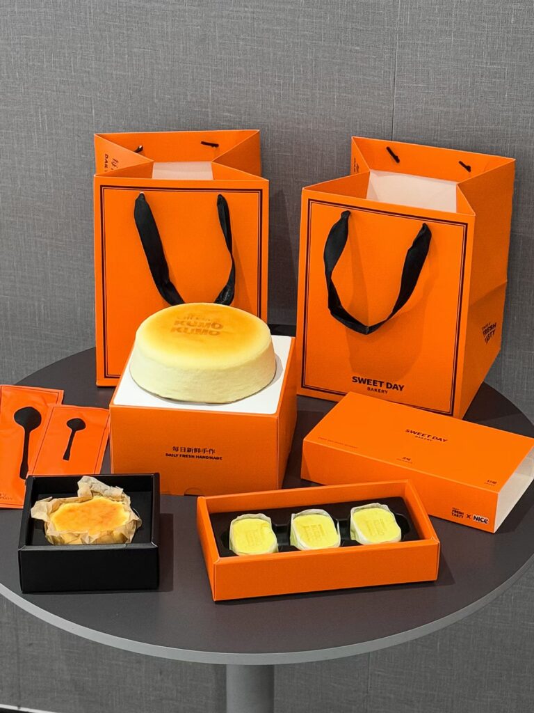 High-end Orange Kraft Paper Shopping Bag for Dessert Shop and Café