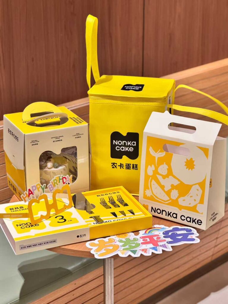 Disposable Birthday Cake Packaging Box with Food-Safe Lining